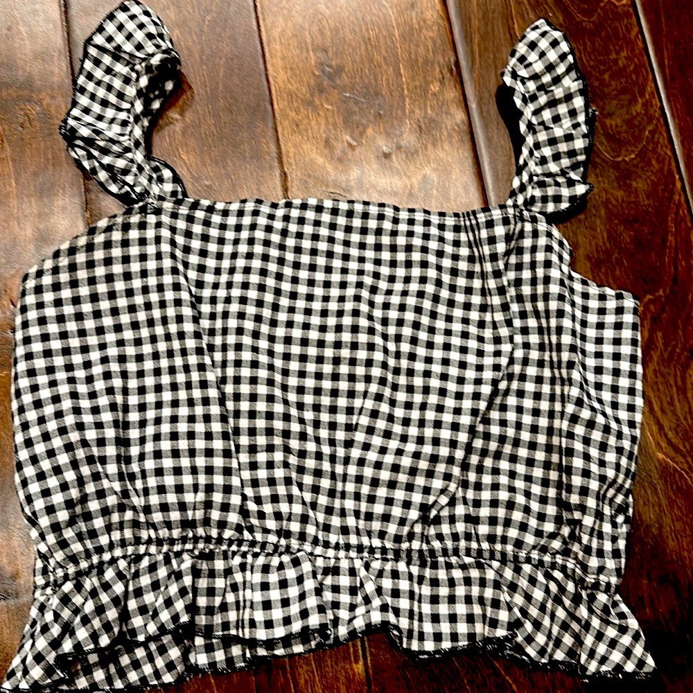 Gingham cropped blouse